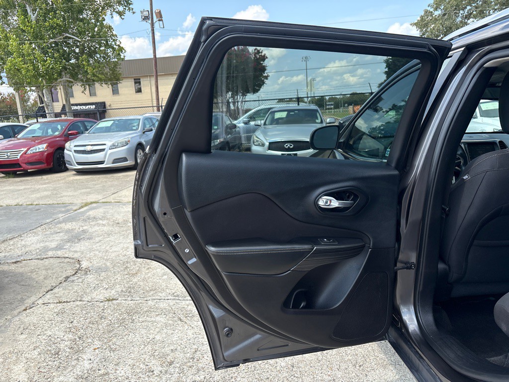 2015 Jeep Cherokee Image 23