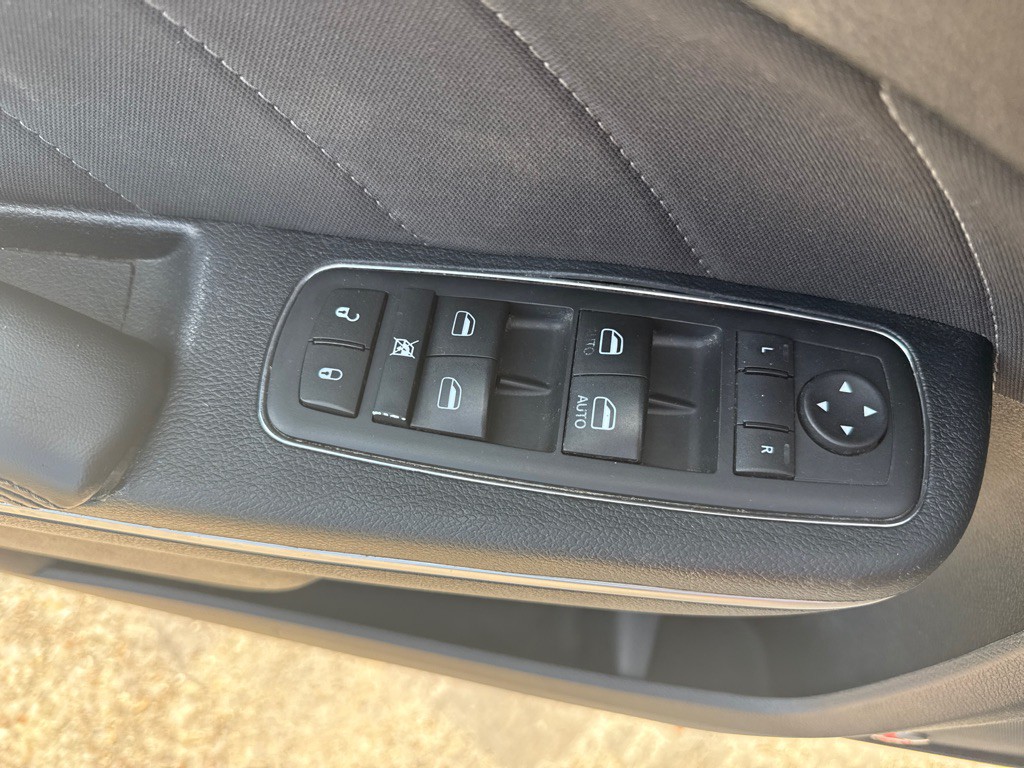 2015 Dodge Charger Image 20