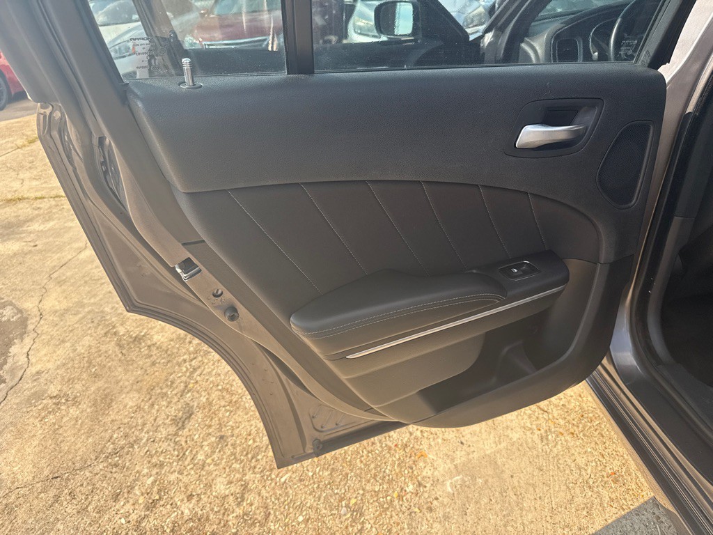 2015 Dodge Charger Image 21