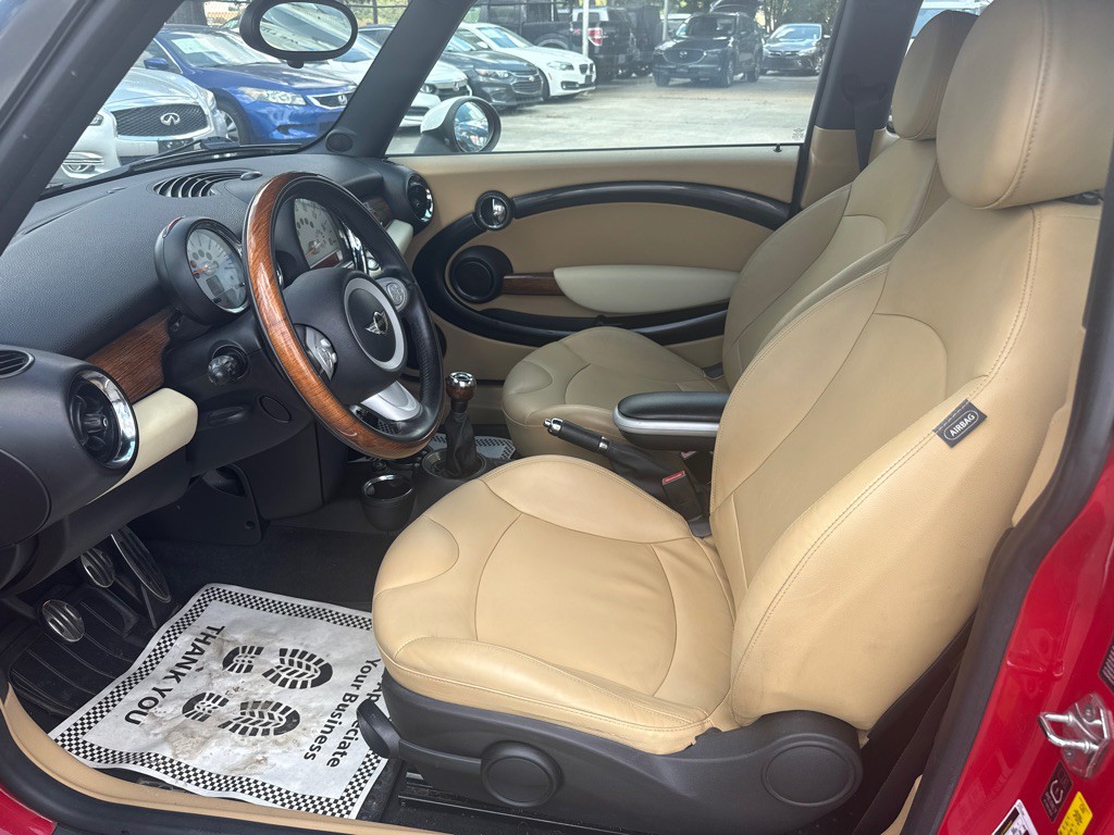 2009 MINI Cooper Image 10