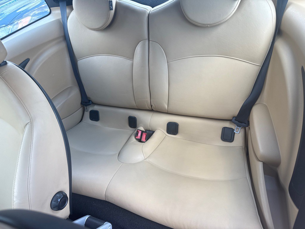 2009 MINI Cooper Image 11