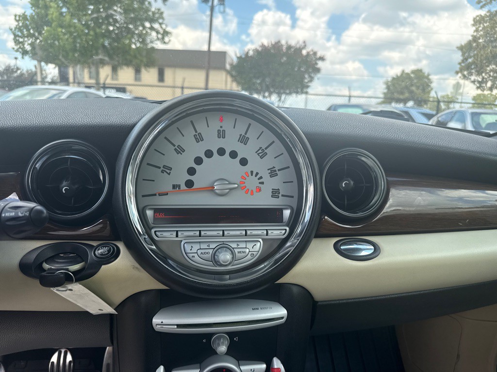 2009 MINI Cooper Image 15