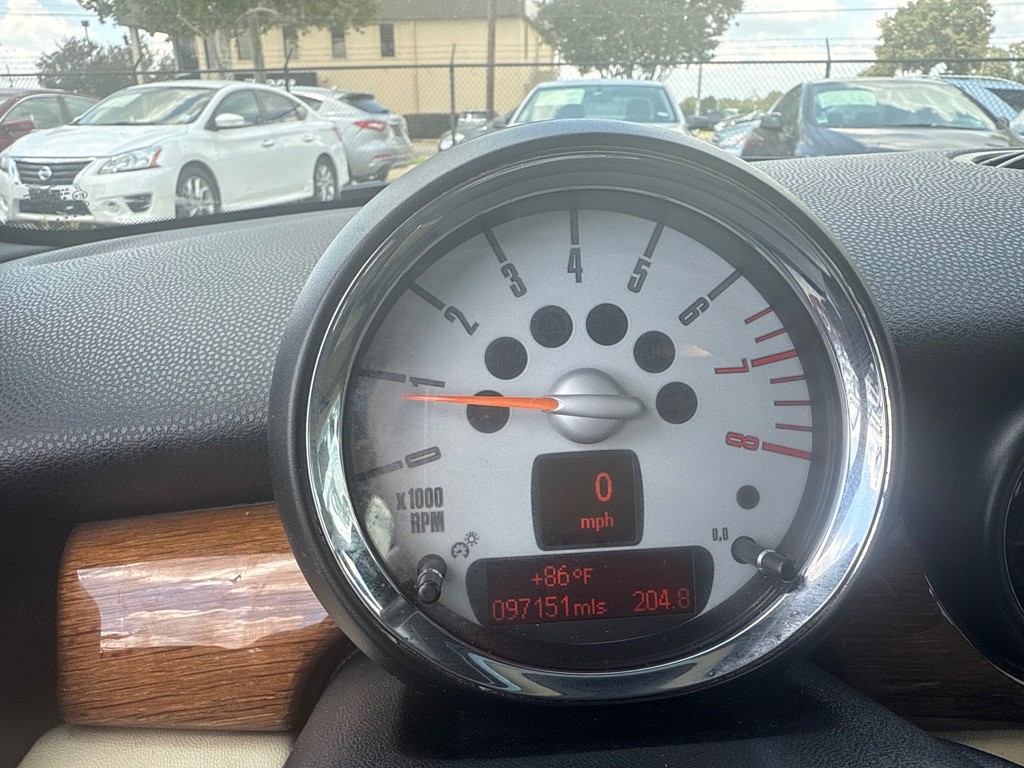 2009 MINI Cooper Image 16