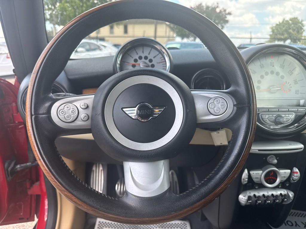 2009 MINI Cooper Image 18