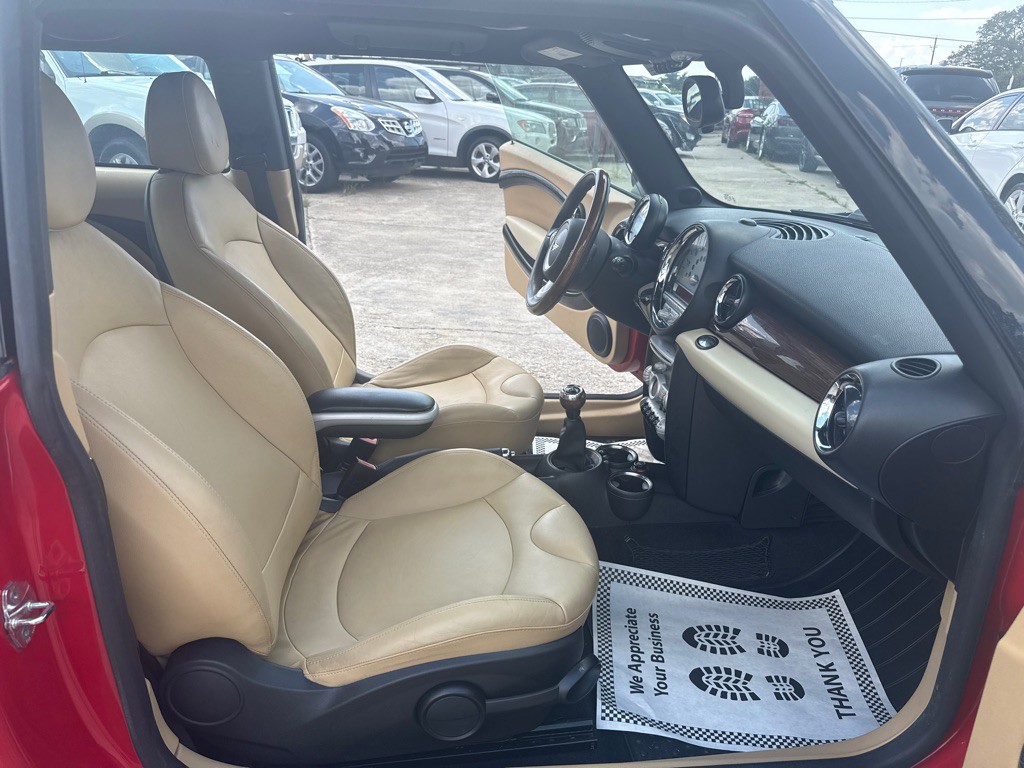 2009 MINI Cooper Image 21