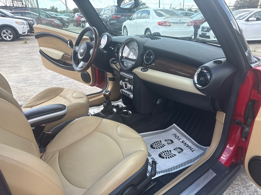2009 MINI Cooper Image 22