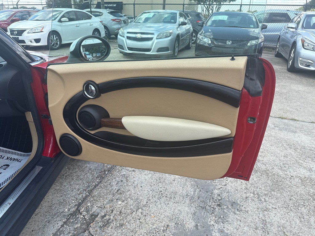 2009 MINI Cooper Image 23