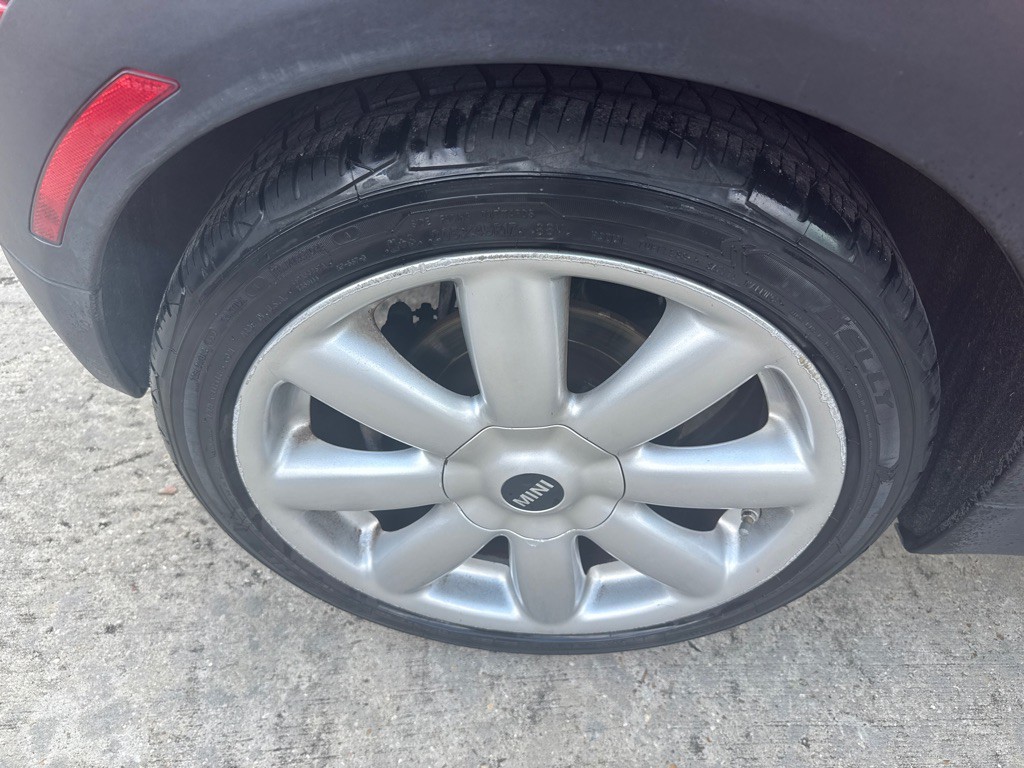 2009 MINI Cooper Image 25