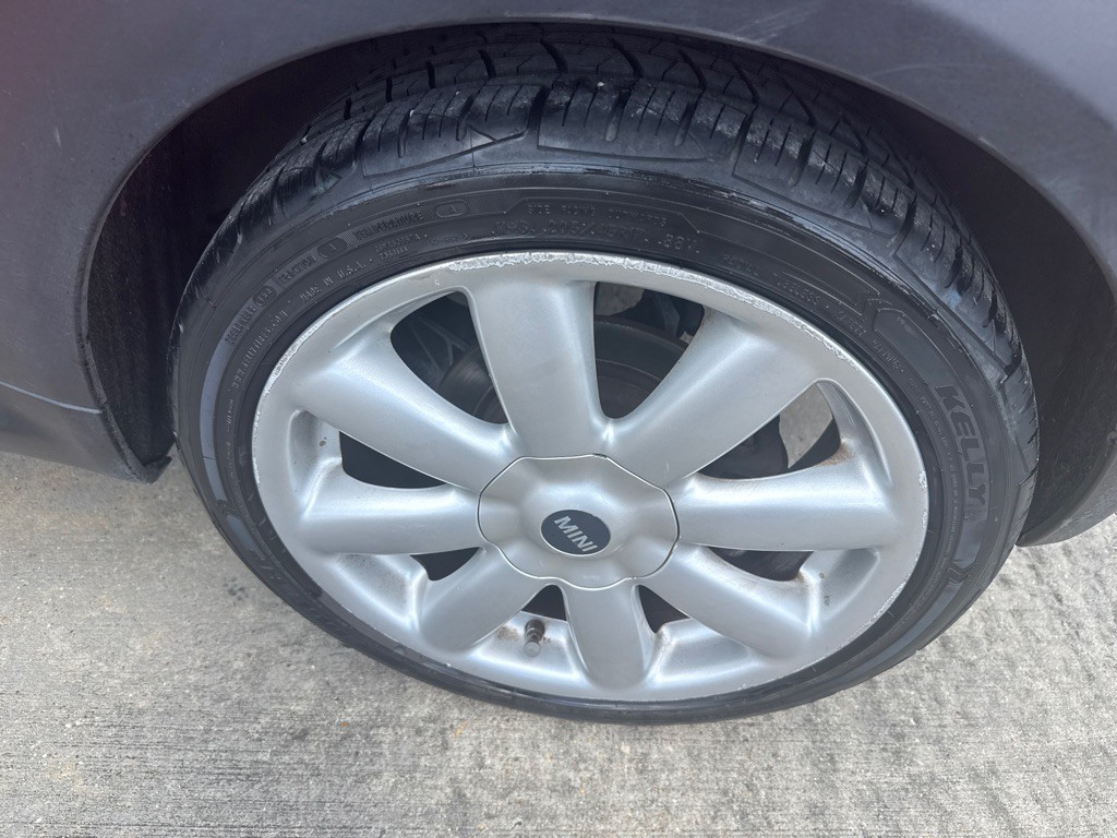 2009 MINI Cooper Image 26