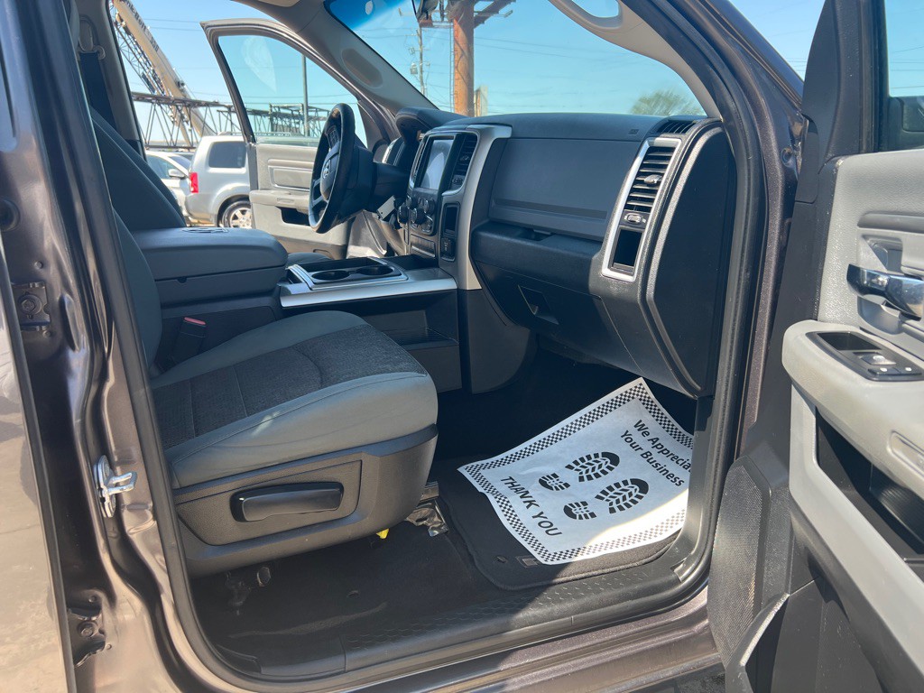2015 RAM 1500 Image 32