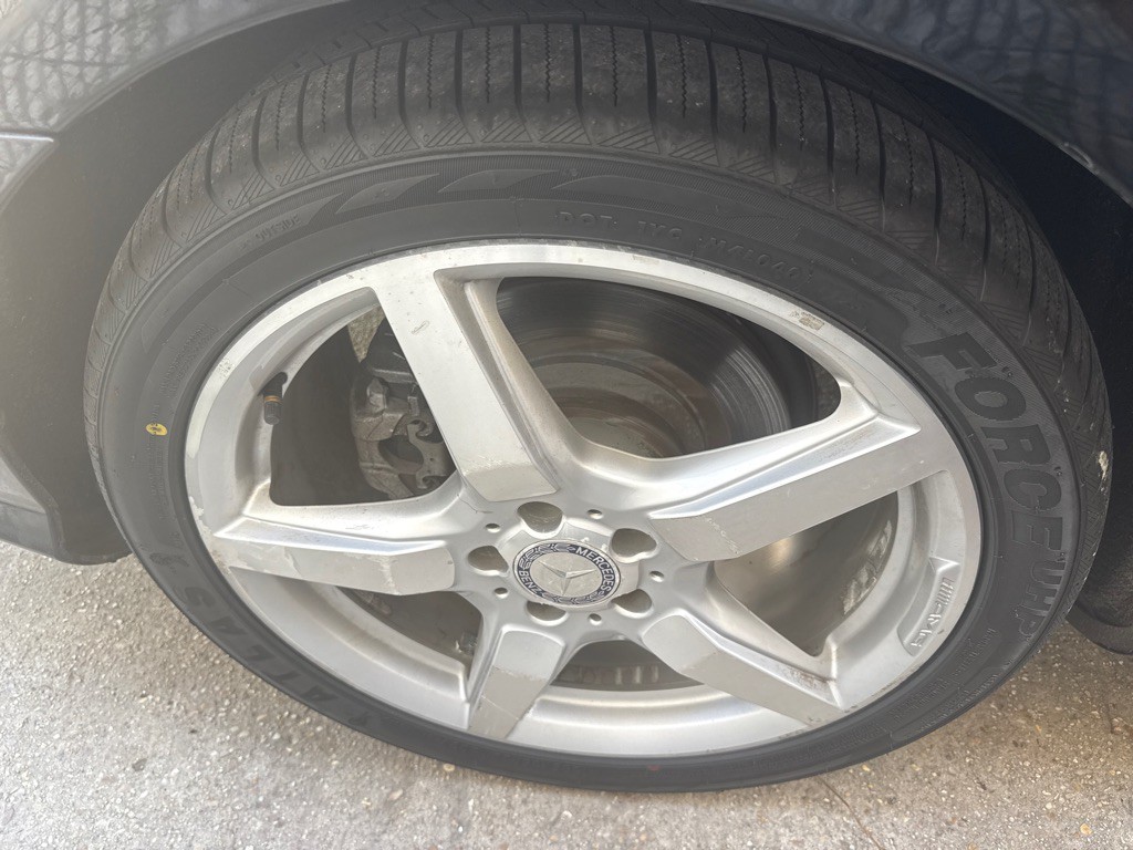 2012 Mercedes-Benz CLS-Class Image 35