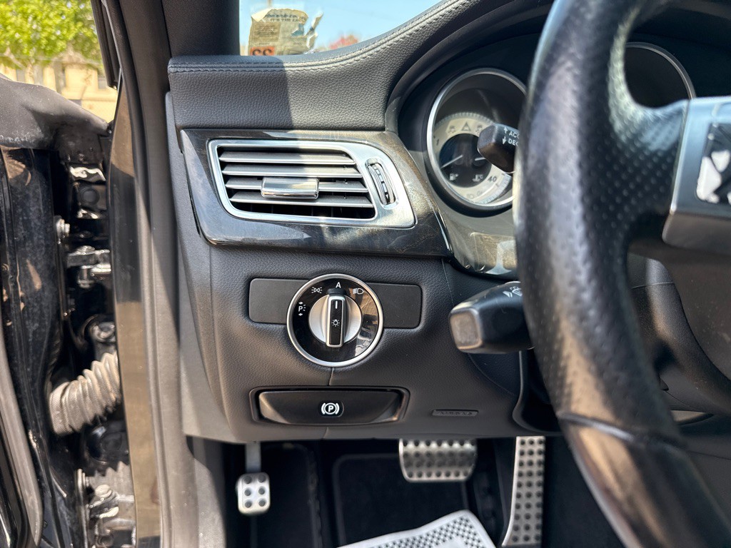 2012 Mercedes-Benz CLS-Class Image 20