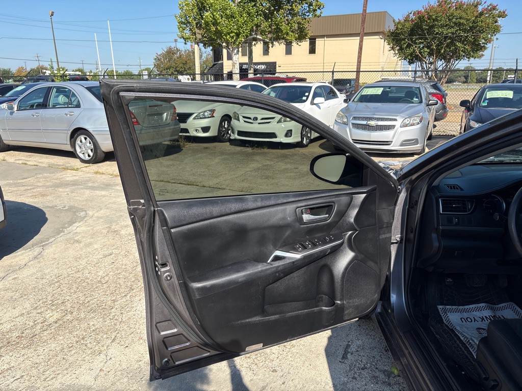 2015 Toyota Camry Image 13