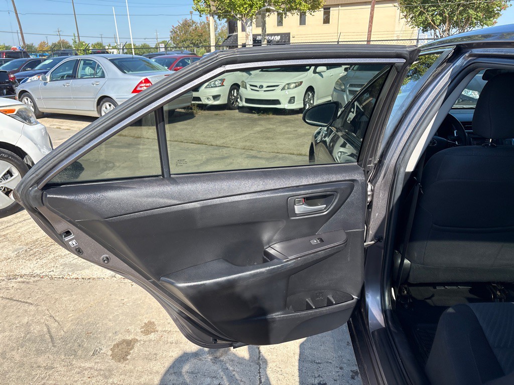 2015 Toyota Camry Image 17