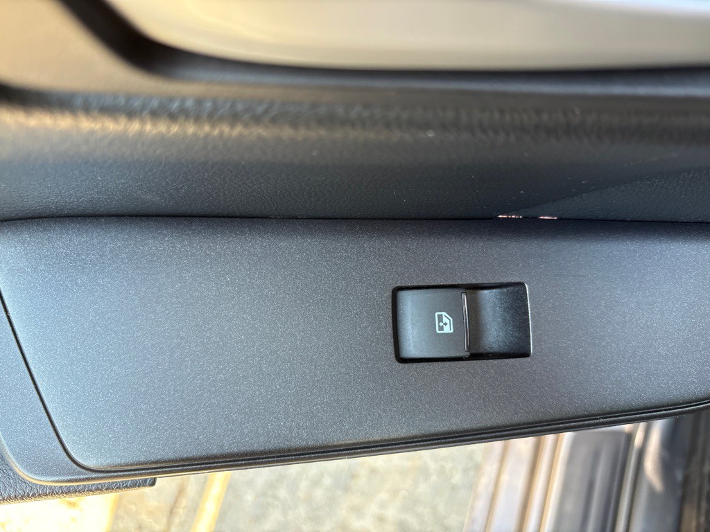 2015 Toyota Camry Image 18