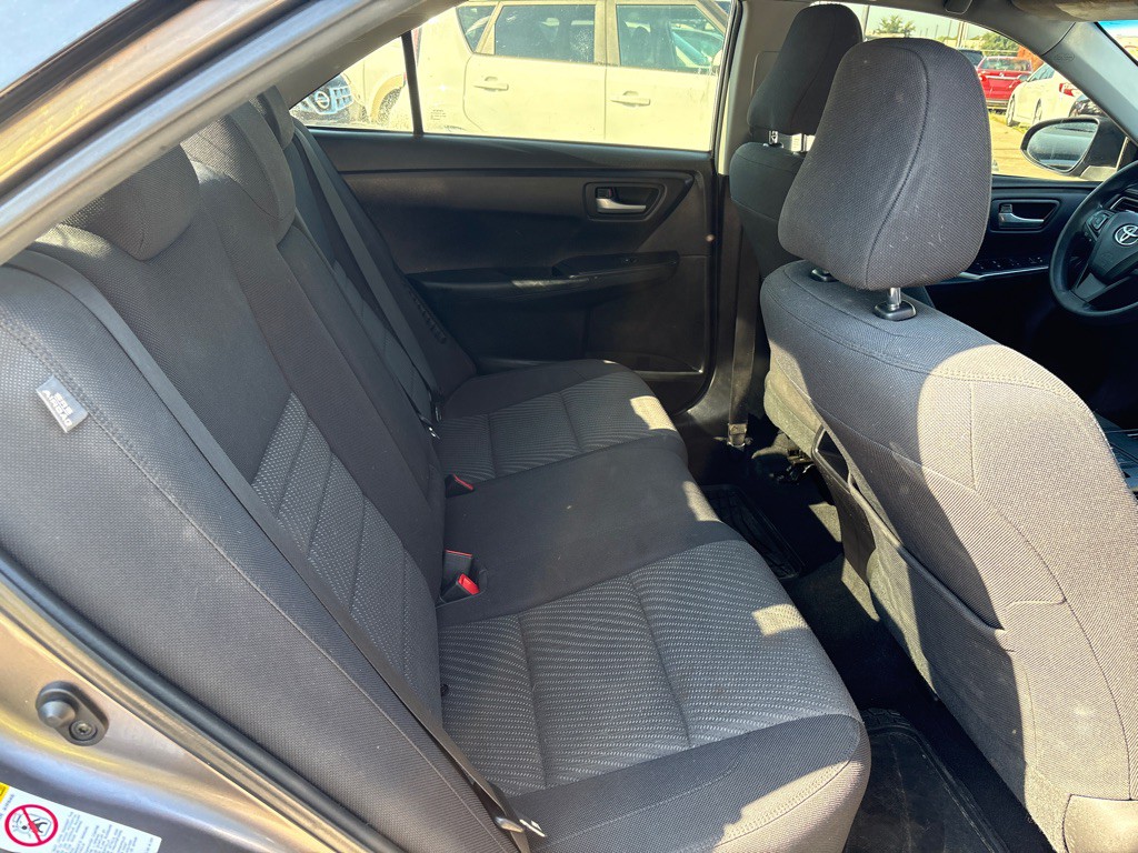 2015 Toyota Camry Image 19