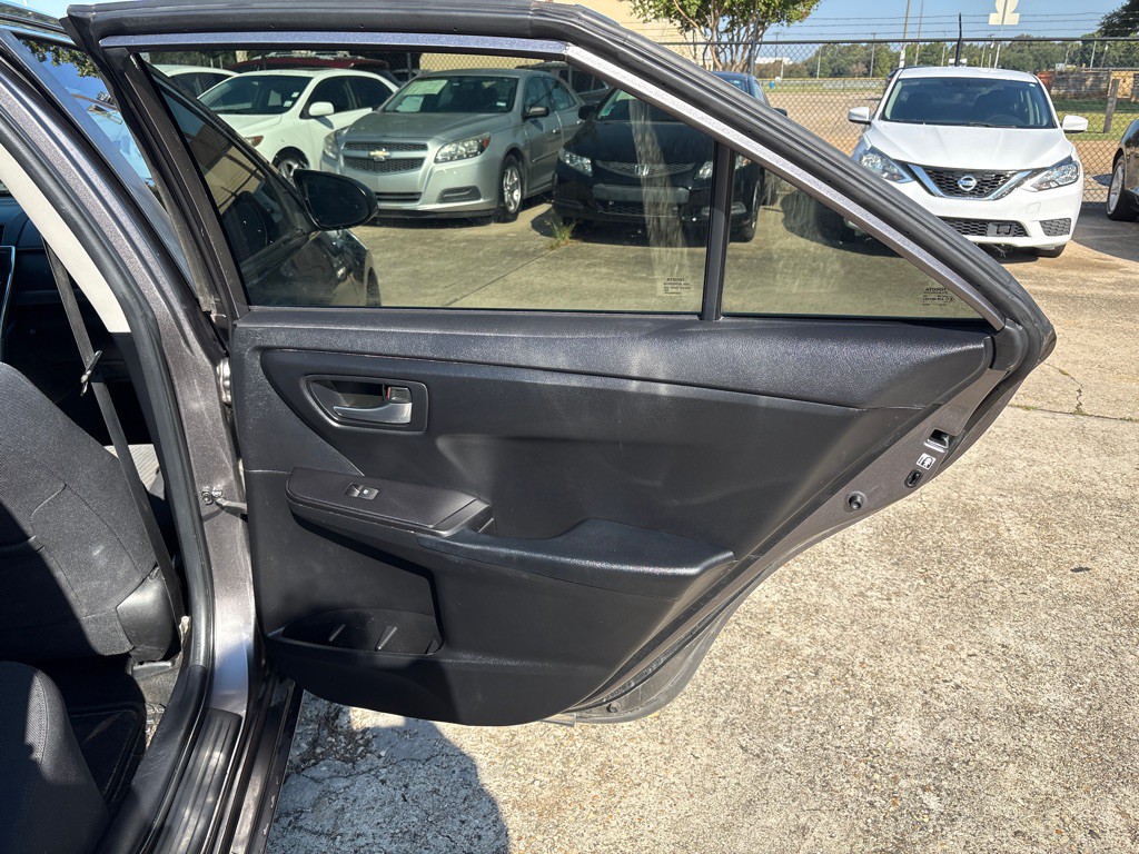 2015 Toyota Camry Image 20