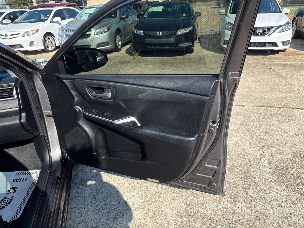 2015 Toyota Camry Image 24