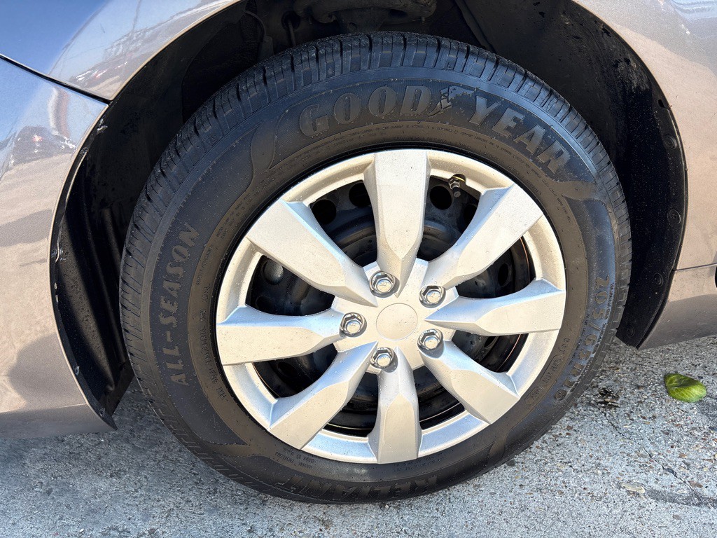 2015 Toyota Camry Image 32