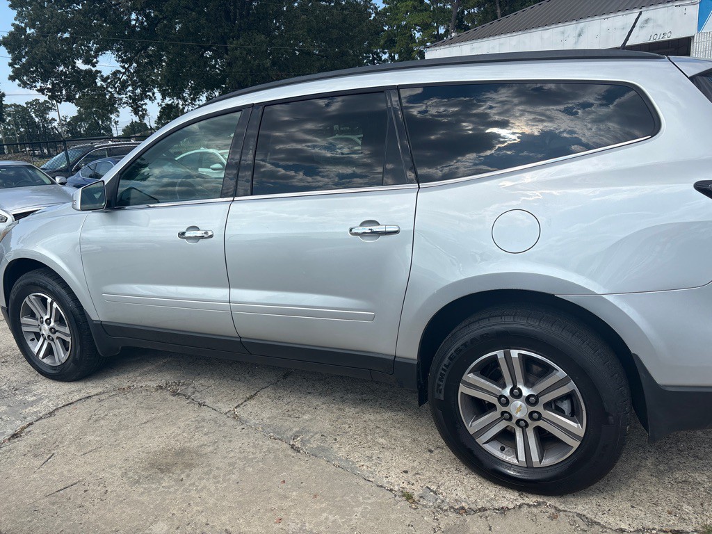 2016 Chevrolet Traverse Image 2