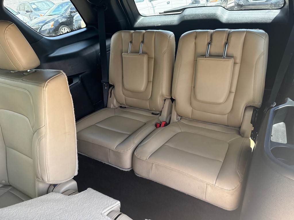 2016 Ford Explorer Image 12
