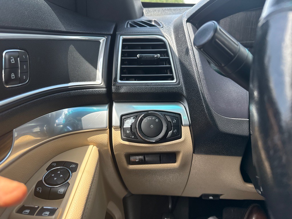2016 Ford Explorer Image 19