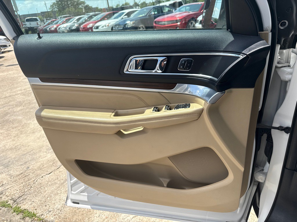 2016 Ford Explorer Image 22