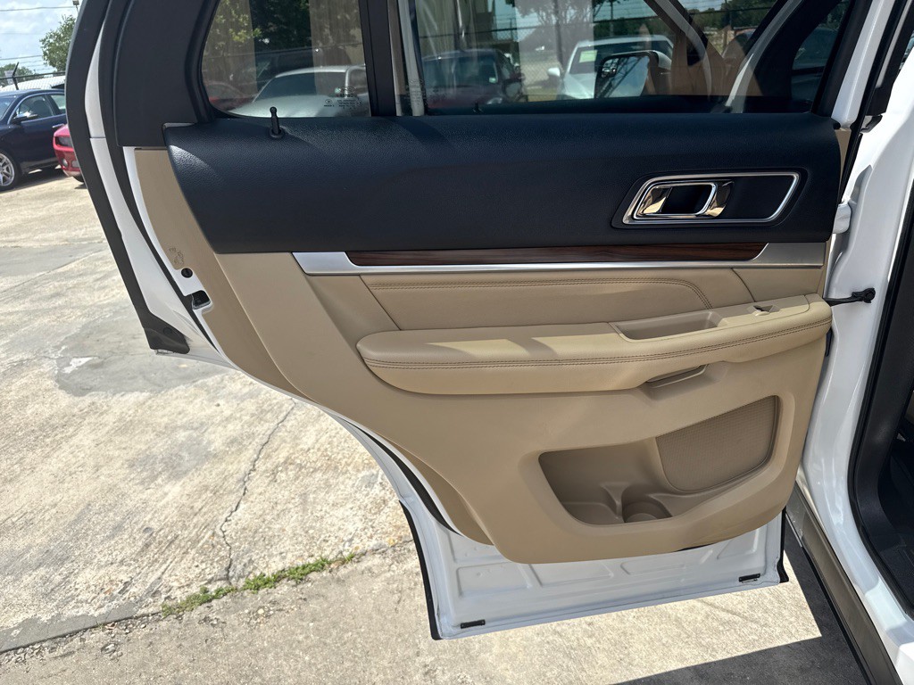 2016 Ford Explorer Image 24