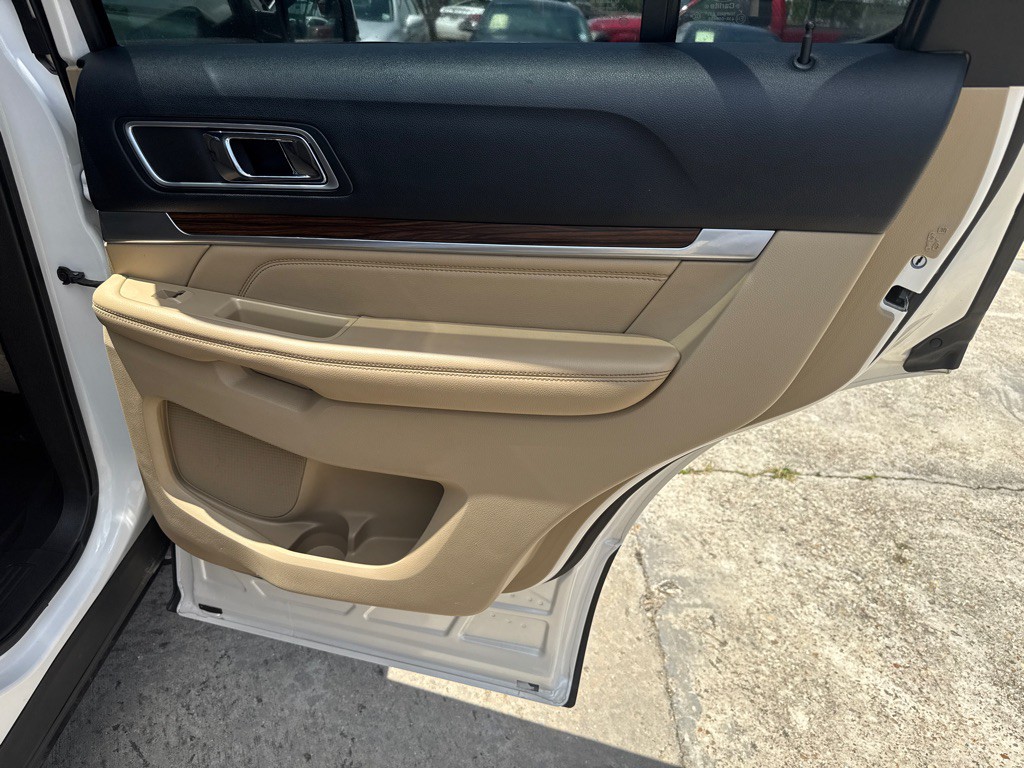 2016 Ford Explorer Image 32