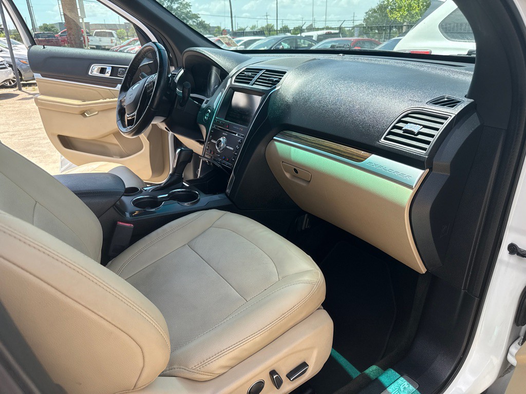 2016 Ford Explorer Image 34
