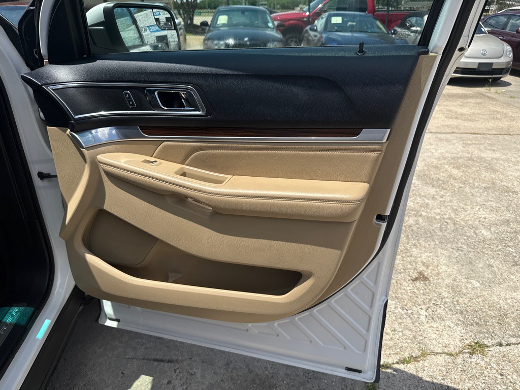 2016 Ford Explorer Image 35