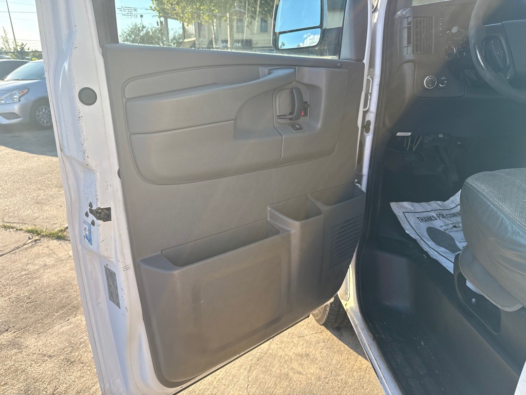 2014 Chevrolet Express Image 12