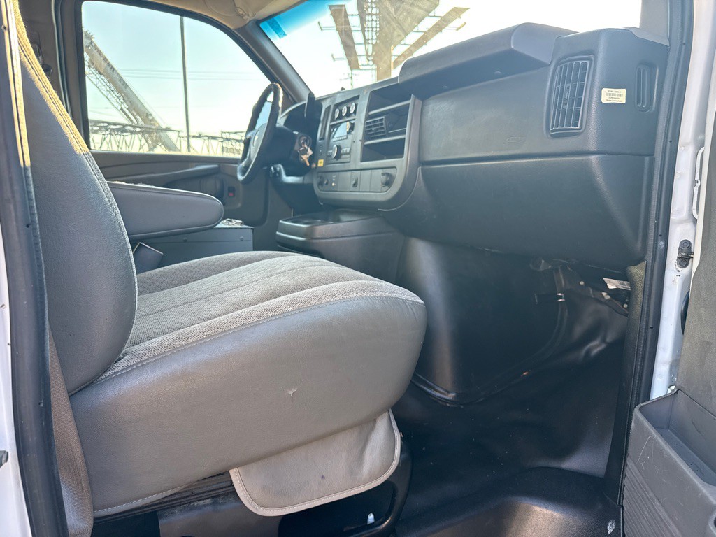 2014 Chevrolet Express Image 16