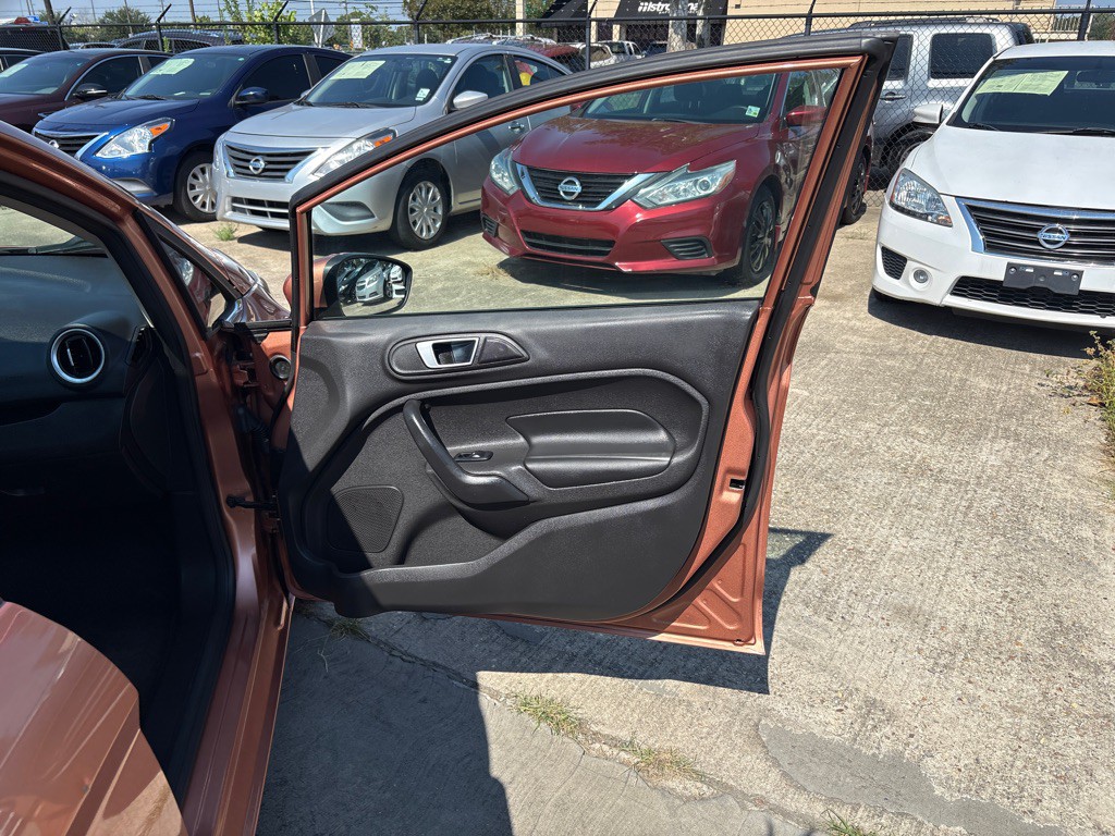 2017 Ford Fiesta Image 24