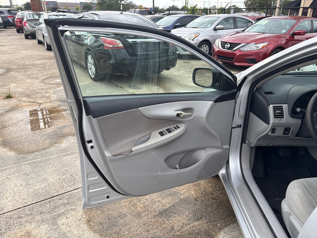 2012 Toyota Corolla Image 13
