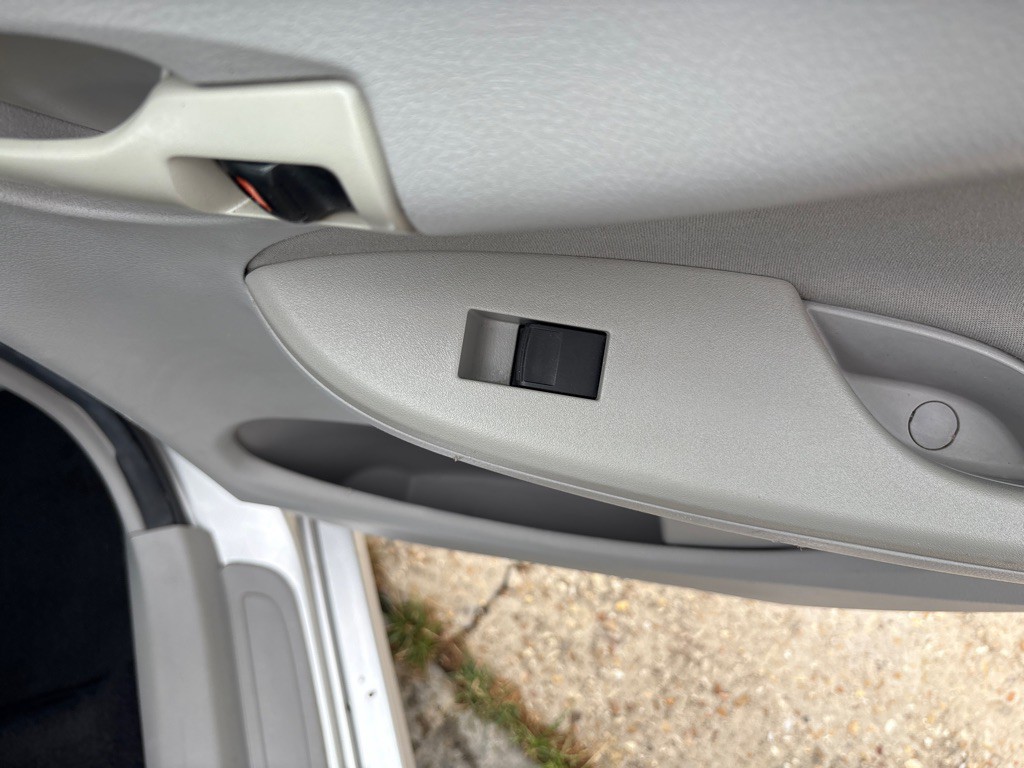 2012 Toyota Corolla Image 21