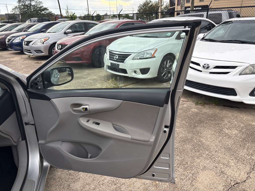 2012 Toyota Corolla Image 24