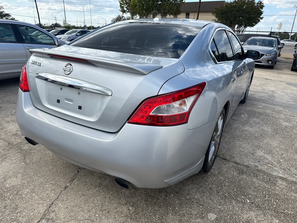2010 Nissan Maxima Image 2