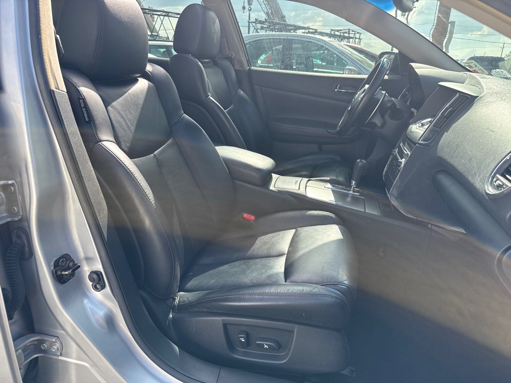 2010 Nissan Maxima Image 23