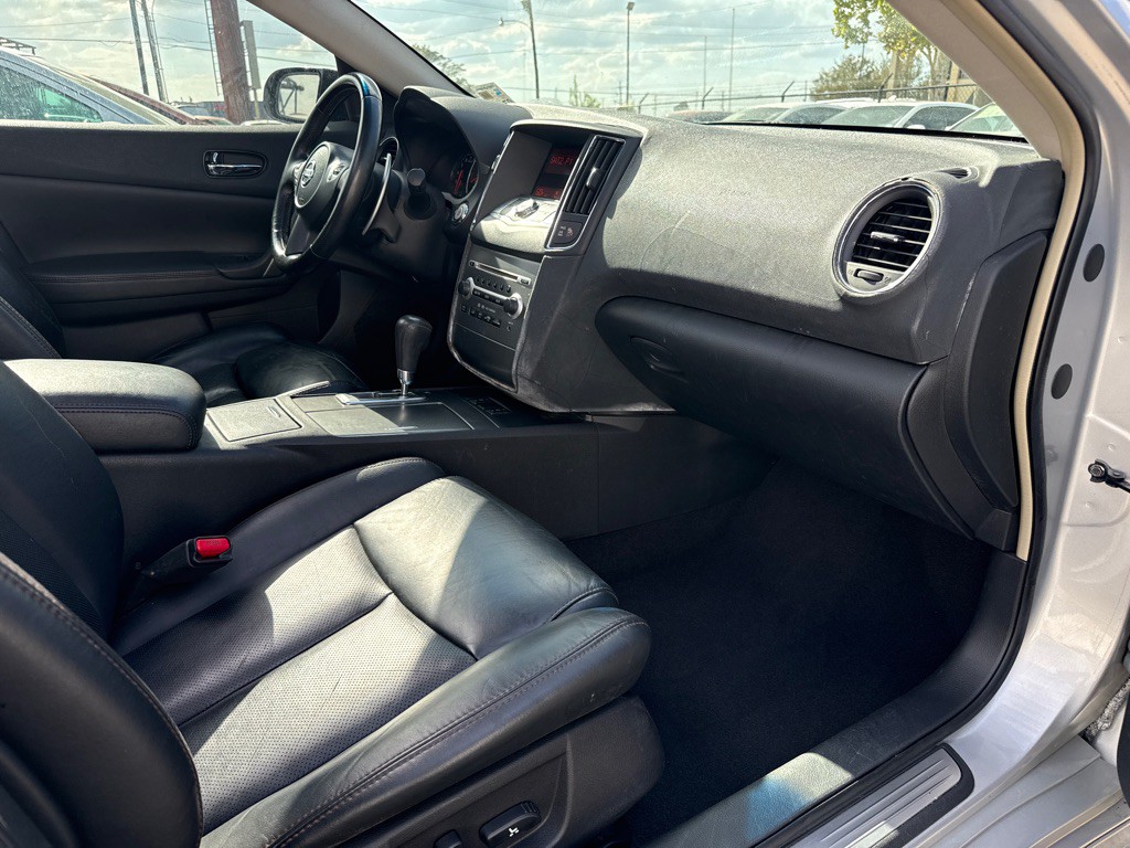 2010 Nissan Maxima Image 24