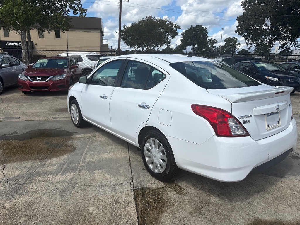 2019 Nissan Versa Image 3