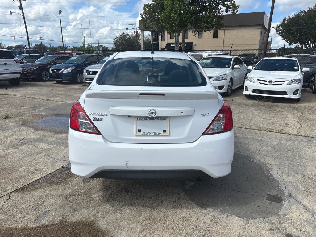 2019 Nissan Versa Image 4