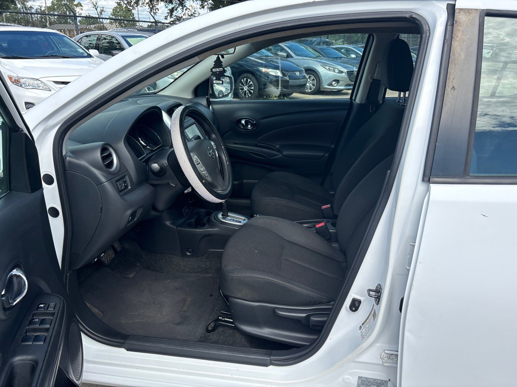 2019 Nissan Versa Image 9