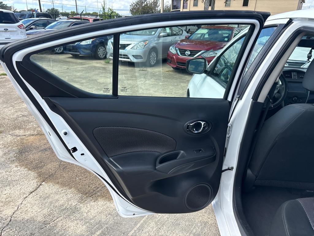 2019 Nissan Versa Image 18