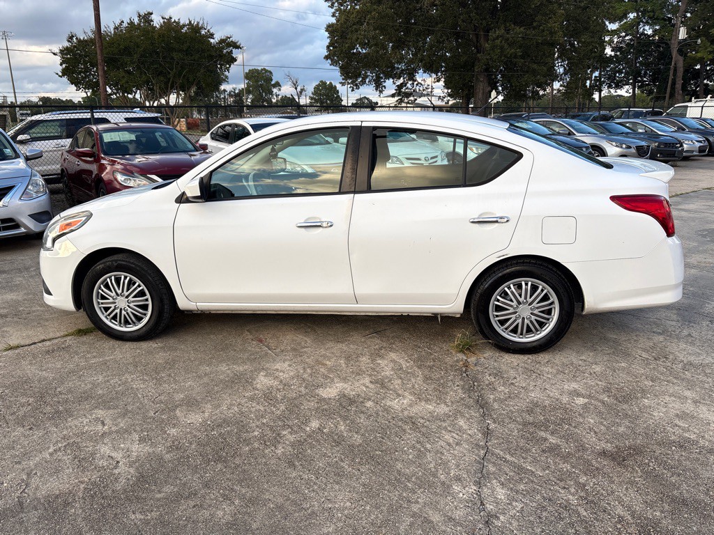 2019 Nissan Versa Image 38