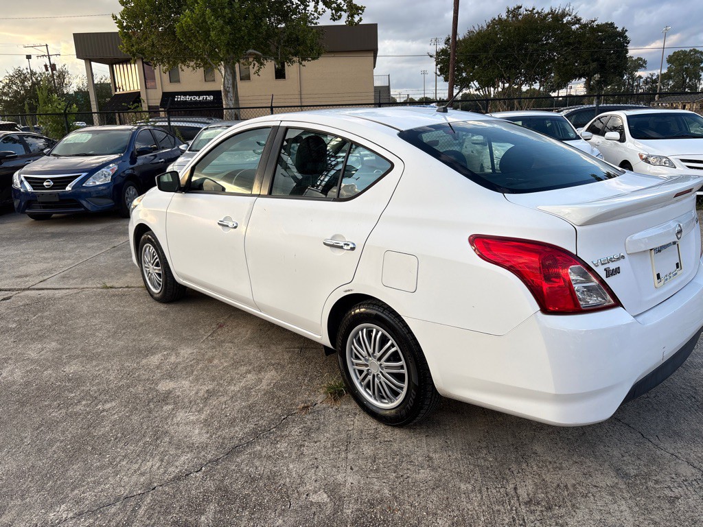 2019 Nissan Versa Image 39