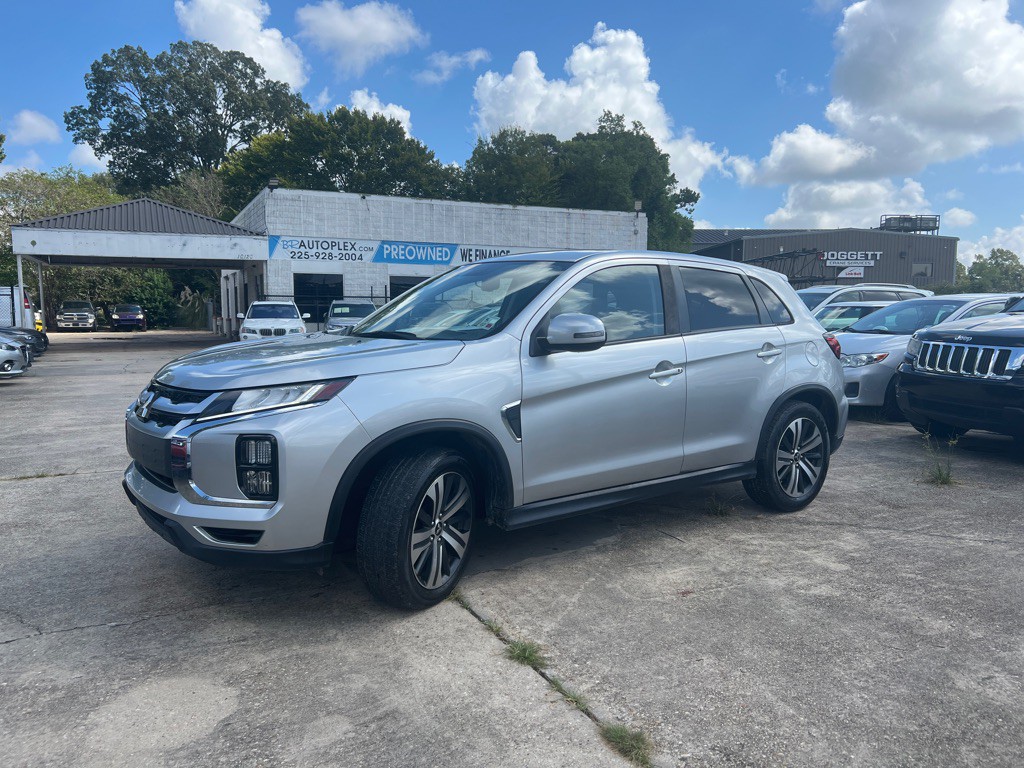 2021 Mitsubishi Outlander Image 2