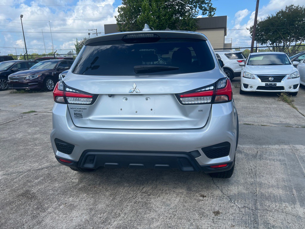 2021 Mitsubishi Outlander Image 9