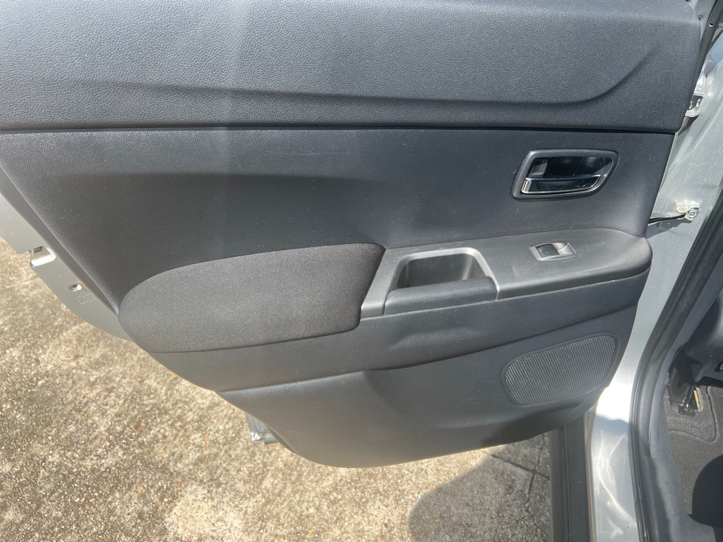 2021 Mitsubishi Outlander Image 26