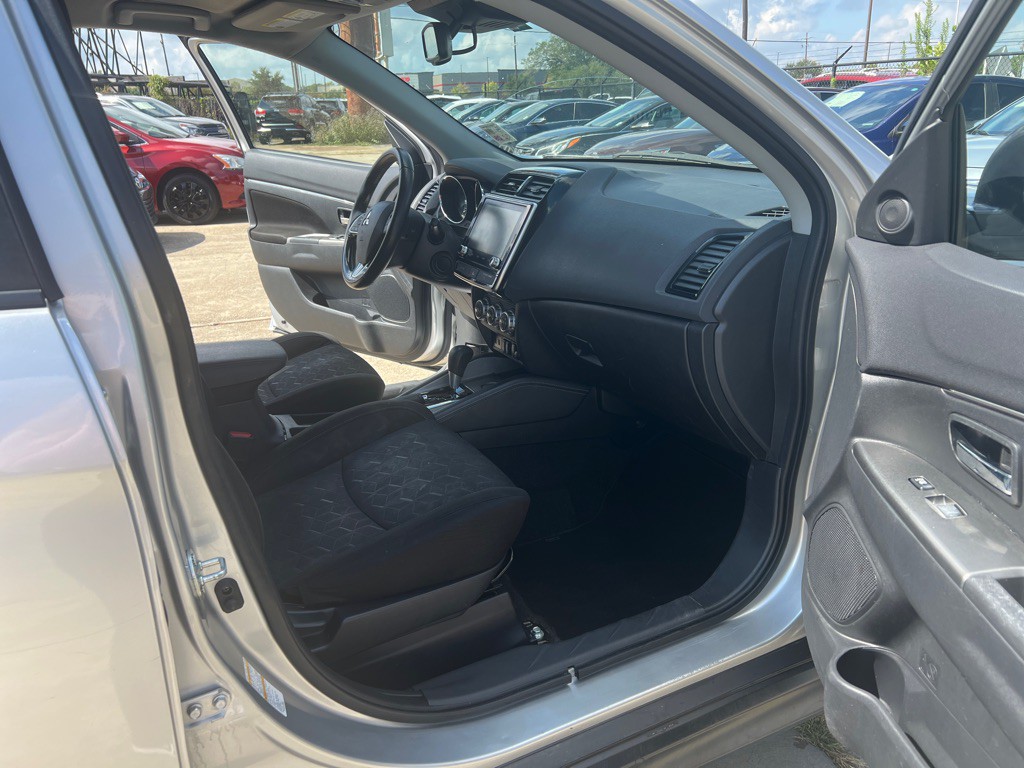 2021 Mitsubishi Outlander Image 29